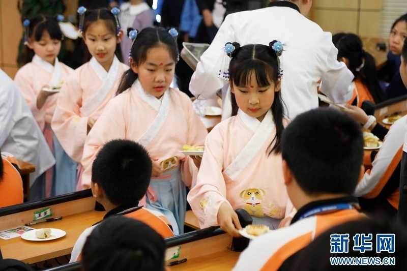 同根同心 南京香港两小学手拉手交流传统文化