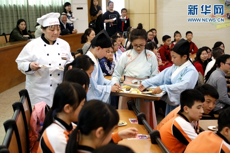 同根同心 南京香港两小学手拉手交流传统文化