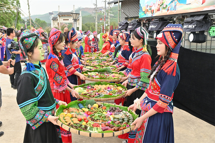 【潮起三月三】广西象州：妙皇三月三茶旅文化活动点“燃”乡村旅游新爆点_fororder_妙皇茶宴.JPG