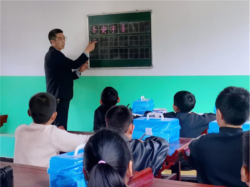 平顶山市鲁山县：乡村学校少年宫托起成才梦_fororder_图片3