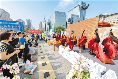 【今日看点】历史古城变身“网红城市”文化大餐带火西安旅游