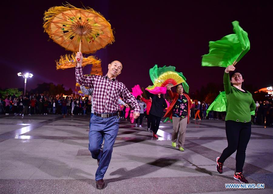 Yangge dancing troupe brings visitors authentic flavor of China' s North Shaanxi culture