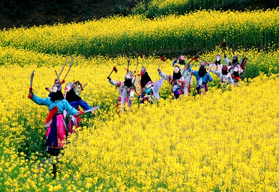 贵州安顺诚邀国内外广大游客到21℃的城市共赴凉爽之旅_fororder_3.安顺地戏(副本)