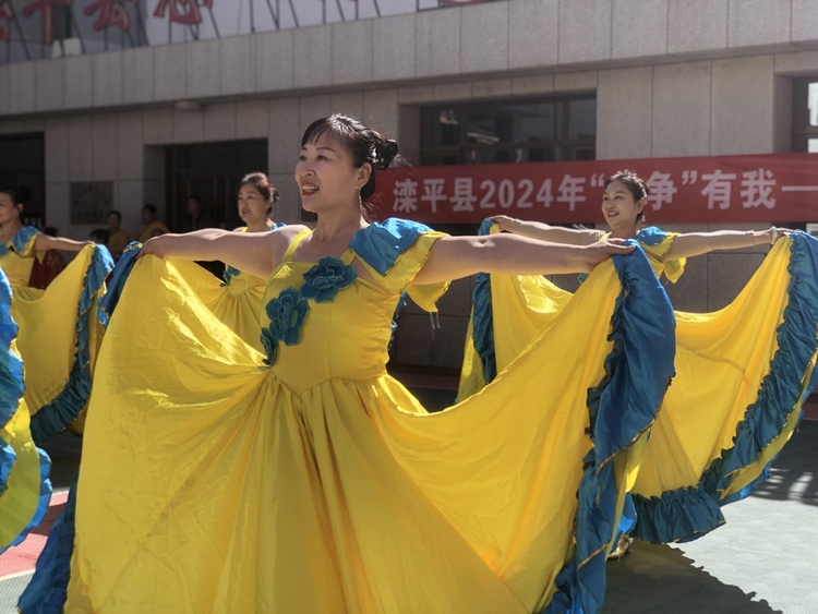 承德市滦平县举办“双争”有我—“舞动河北大家跳”群众广场舞汇演_fororder_滦平县举办“双争”有我—“舞动河北大家跳”群众广场舞汇演 (2)