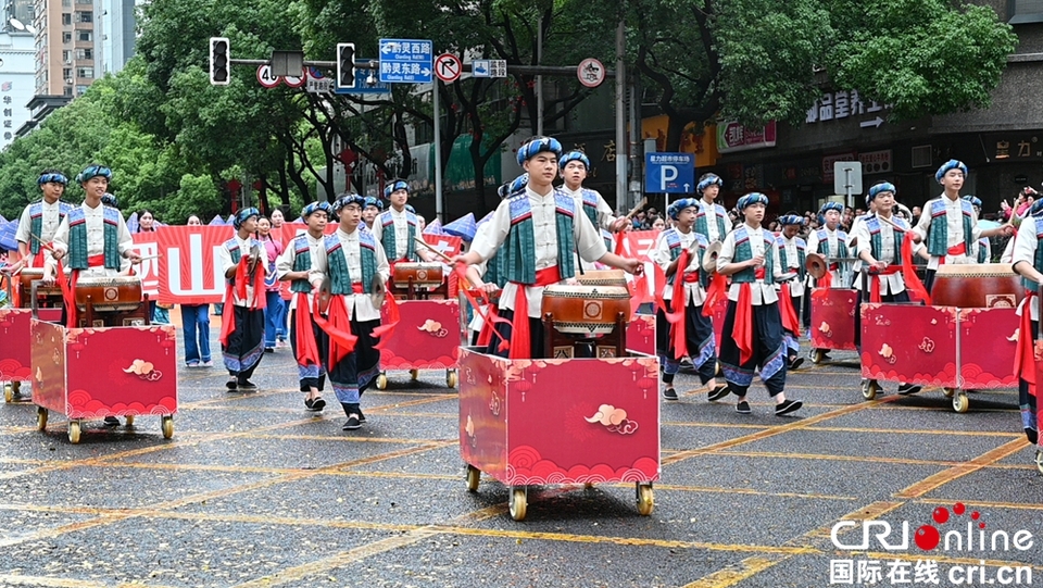 多图直击“娱”在贵阳·民族巡游大联欢 共赏“多彩贵州风”_fororder_微信图片_20240519141000