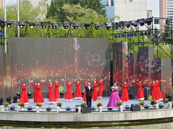 槐开五月 共享芬芳 第三十三届大连赏槐会来啦_fororder_黄非赏槐2