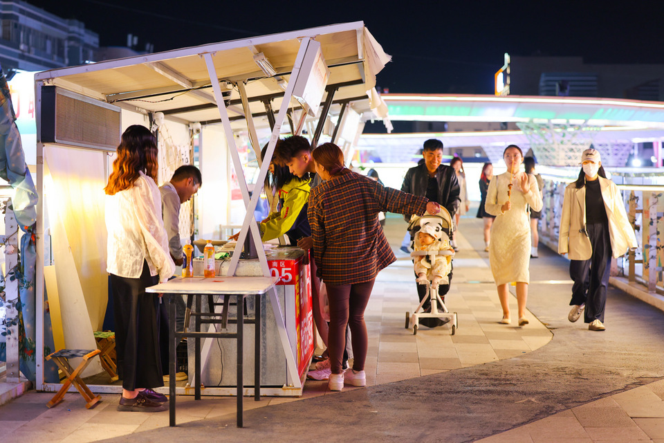 山东聊城：铁塔夜市夜经济