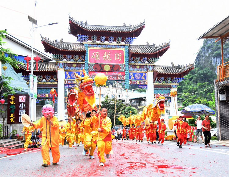 广西大新举办硕龙街建街140周年（元春节）民俗活动_fororder_图片1