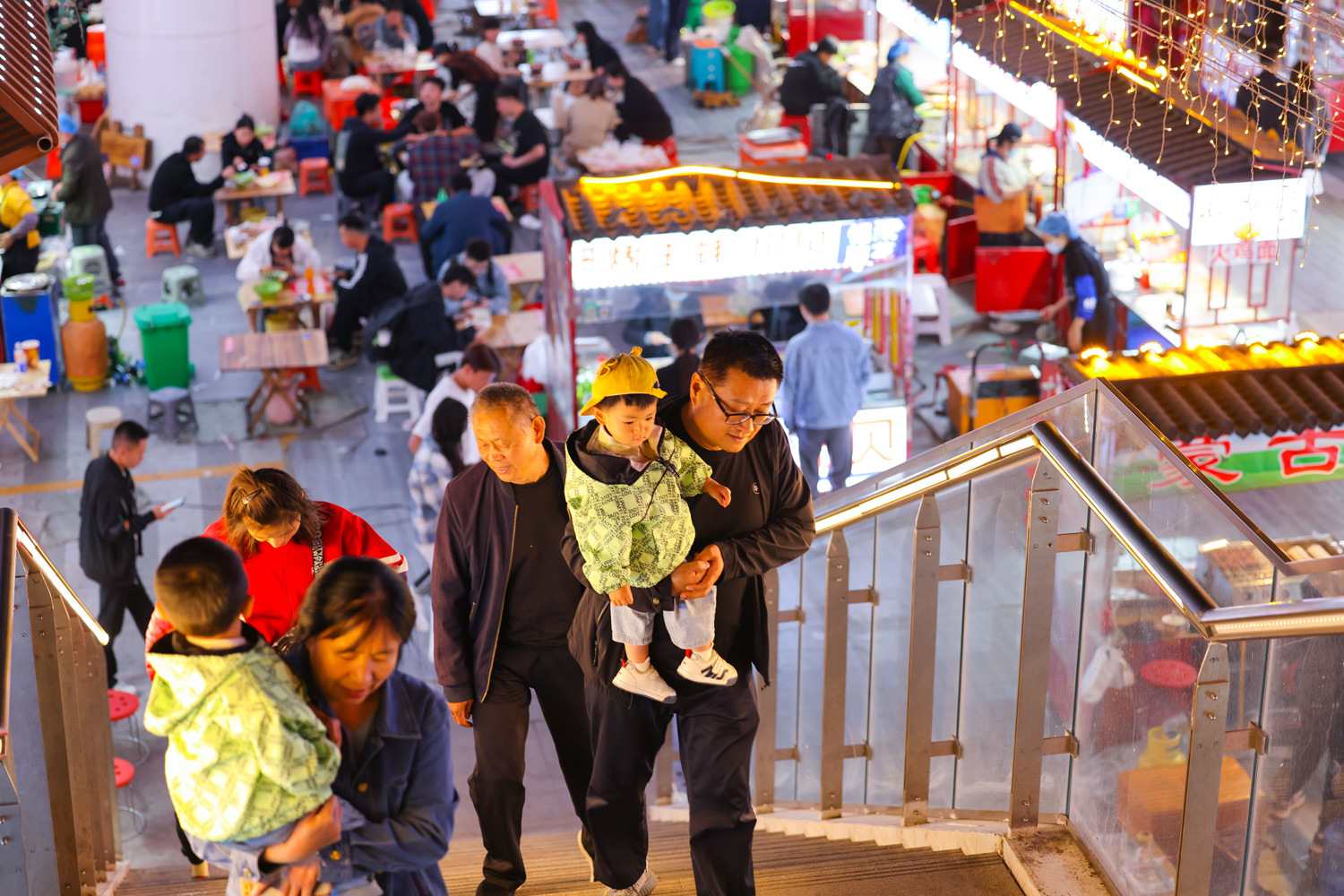 山东聊城：铁塔夜市夜经济