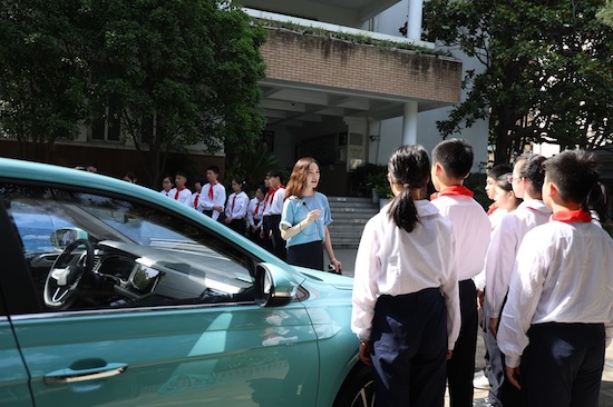 探索汽车奥秘 收获科学梦想 上汽大众科技节走进校园_fororder_image009