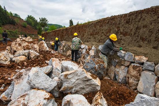 六盘水持续推进高标准农田建设 累计建成104万亩_fororder_图片2