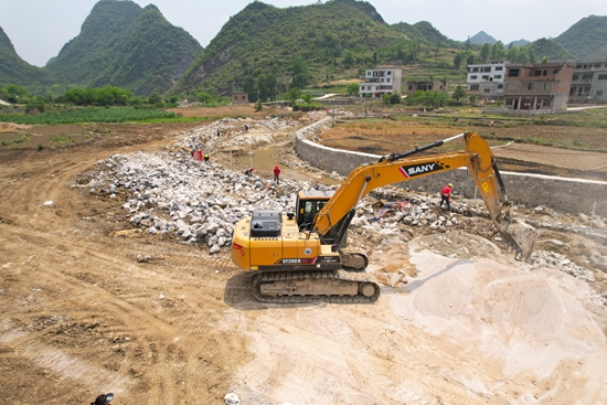 贵州惠水：总投资3亿元水利领域国债项目开启“加速跑”模式_fororder_拉女寨河重点山洪沟治理工程施工现场 (5).JPG