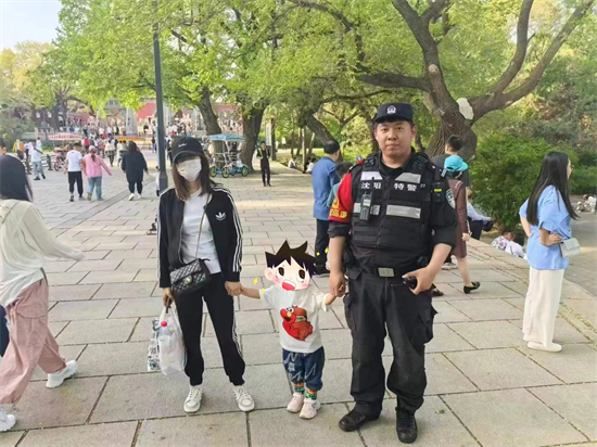 女子在北陵公园与孩子走散 沈阳民警成功帮忙找回_fororder_图片1