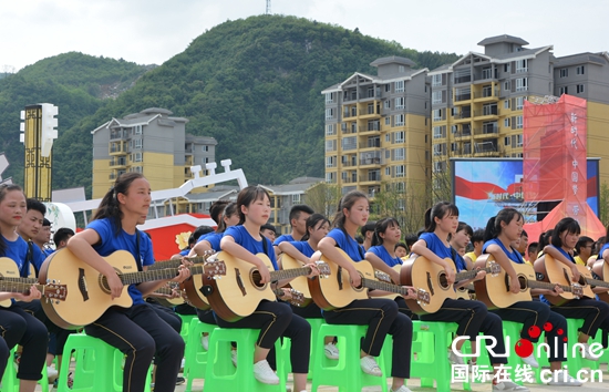 吉他制造之乡贵州正安举行“五一”电视直播活动