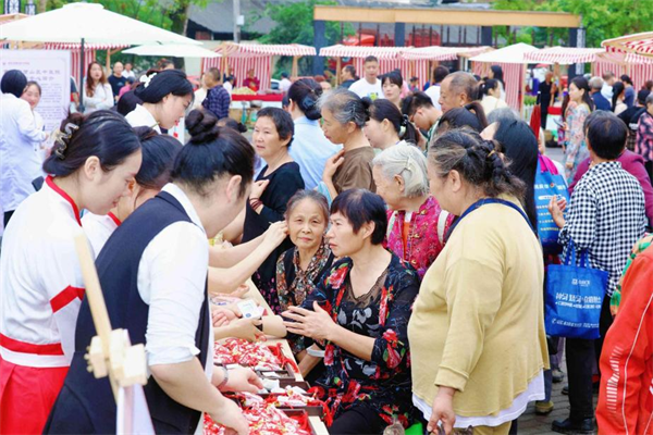 重庆璧山河边镇：助农活动“我到河边过端午”开市_fororder_图片1