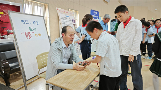 南京琅小分校天润城小学开展维修工匠进校园的研“修”活动_fororder_微信图片_202405101408562