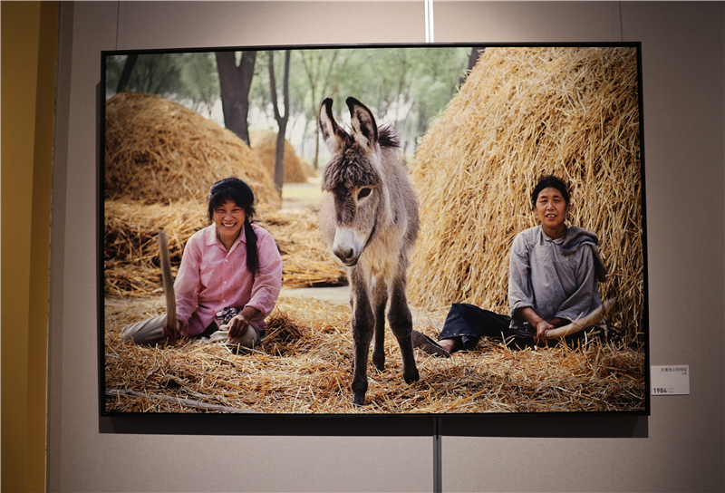 “黄河百姓——朱宪民摄影作品展”开展暨捐赠仪式举行_fororder_图片10