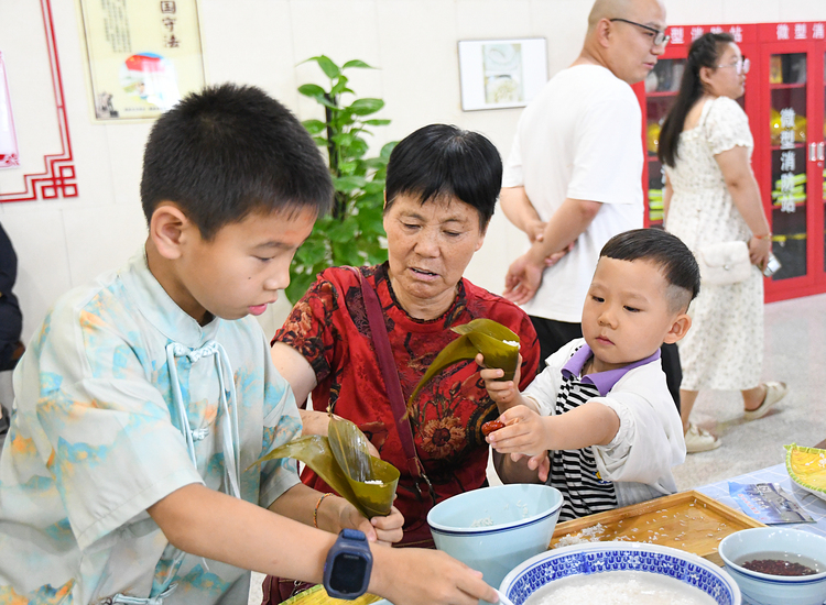 穿越古今画端午 渭南市博物馆举行端午活动_fororder_DSC_0746(1)