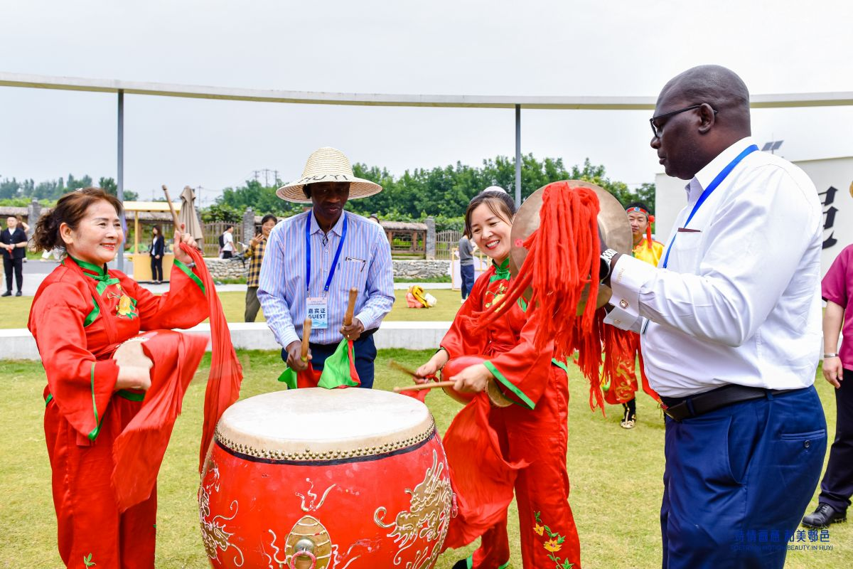 Diplomats from More Than 10 Countries Gather in Huyi in Search of Rural Revitalization_fororder_图片3