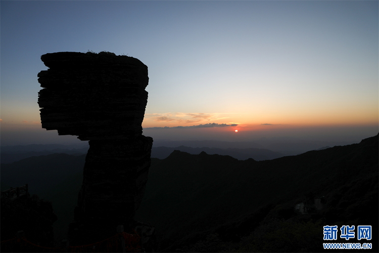 贵州梵净山：初夏风光旖旎如画