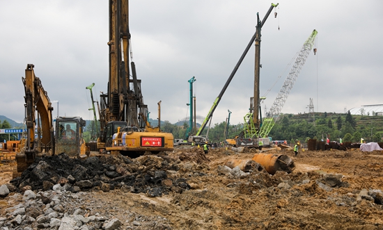 六盘水市水城化工园区获批按贵州省新建化工园区进行培育_fororder_园区焦侧烟道区域建设施工现场。聂康  摄