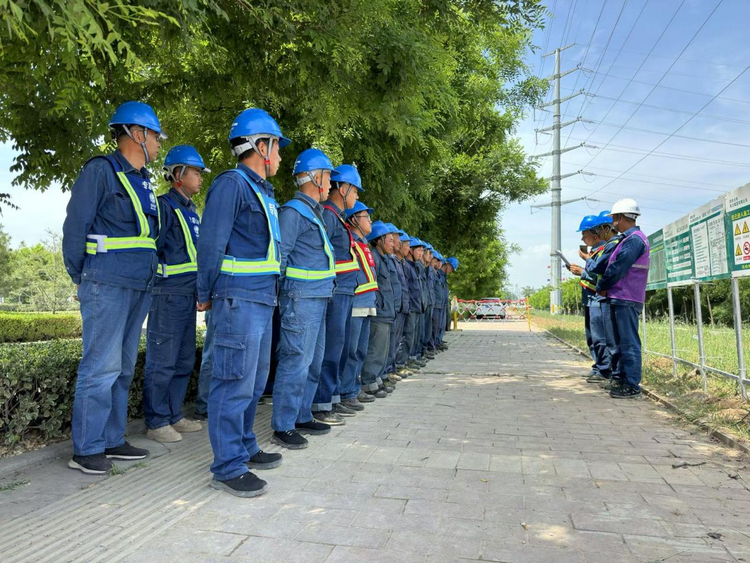 陕西渭南：线路迁改“加速度”护航西延高铁建设_fororder_图片1