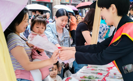 联发重庆举办“为爱，花点时间”母亲节活动_fororder_微信图片_20240521152746