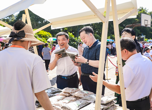 重庆大足区龙水镇第二届横店蔬菜文化旅游嘉年华开幕_fororder_微信图片_20240523191947