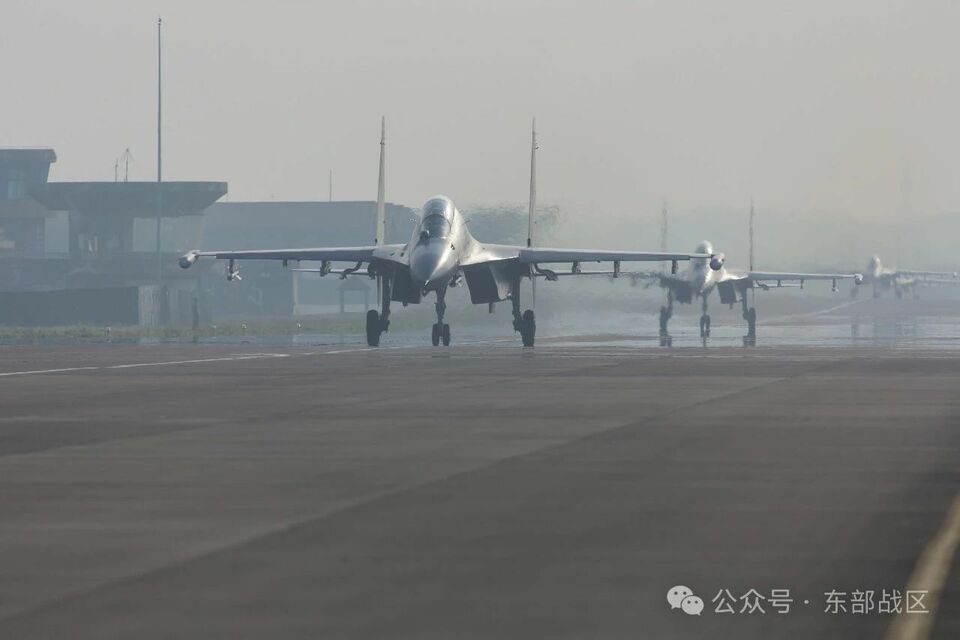 战机升空、军舰战巡 东部战区持续位台岛周边演习最新照片发布