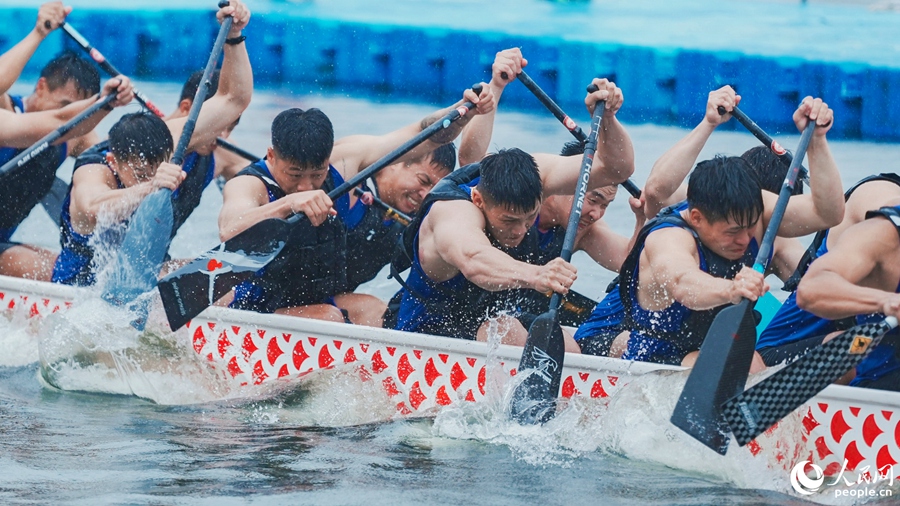 两岸同心龙舟同行  第十七届海峡两岸龙舟赛总决赛在厦门集美举行