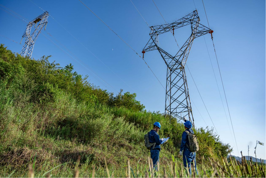 Photos | State Grid Shaanxi Electric Power Bolsters Spring Inspections on Grid for a Reliable Supply During Summer_fororder_图片2