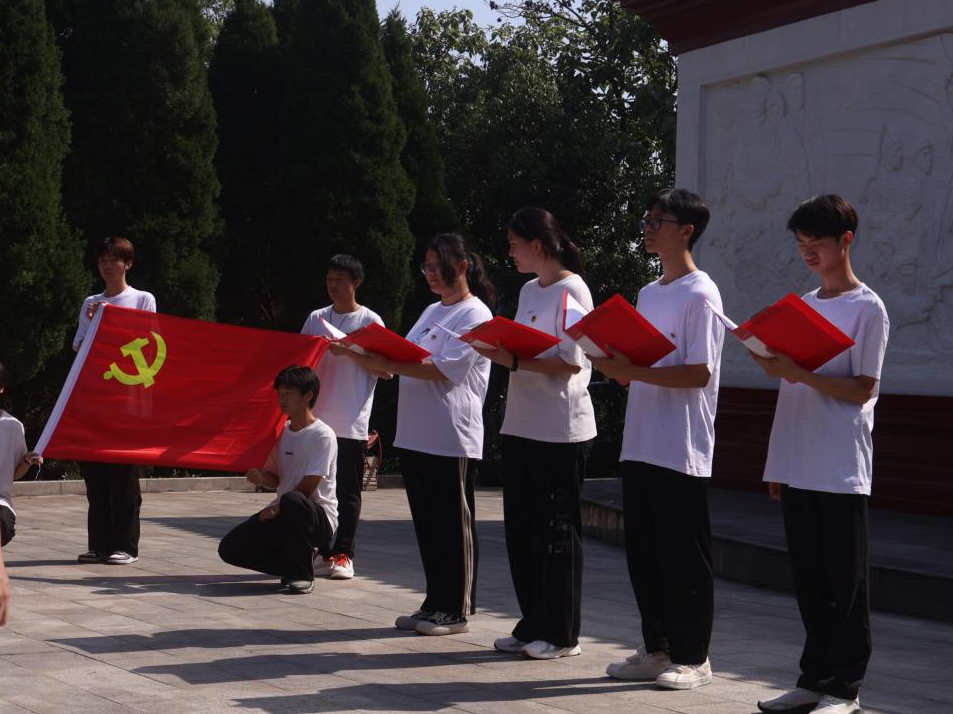 九江学院管理学院：师生开展主题党日活动 深化党纪学习教育_fororder_13