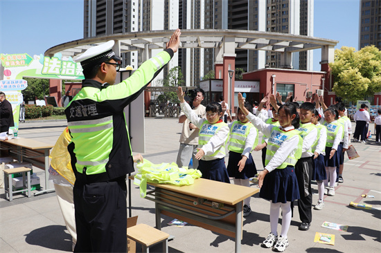 “雏鹰护法”“典”伴成长 泰州市第二届法治儿童节暨法治嘉年华活动在海陵举办_fororder_图片3