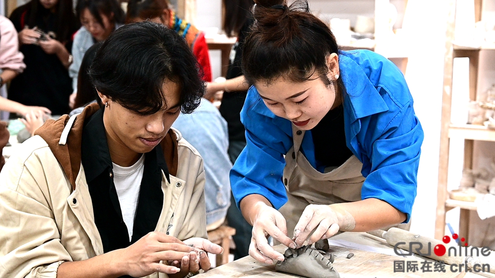 老挝留学生走进贵州六盘水 “沉浸式”感受中华文化魅力_fororder_DSC_8835.JPG