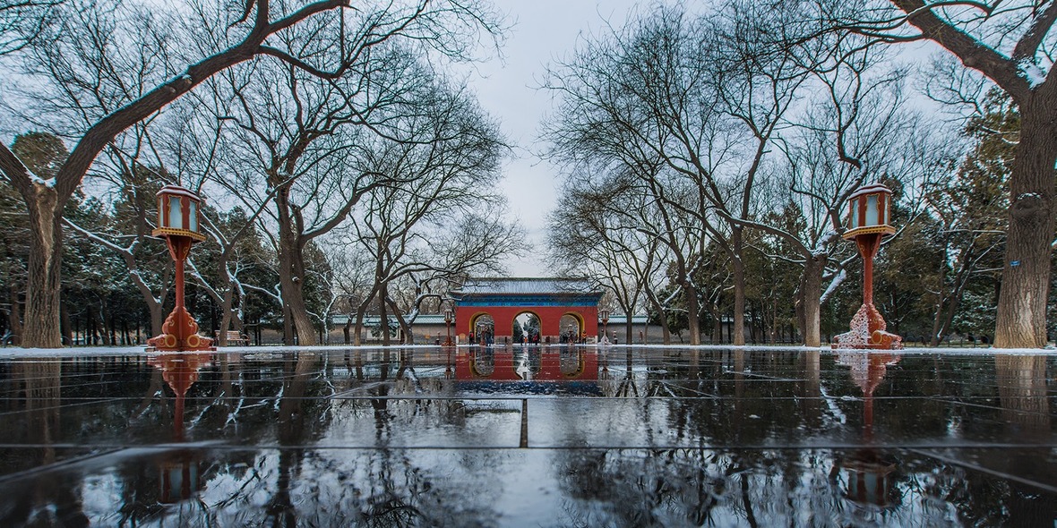 Une chute de neige lors du printemps à Beijing_fororder_CqgNOlrkJyaANfvrAAAAAAAAAAA990.1600x800.1180x590