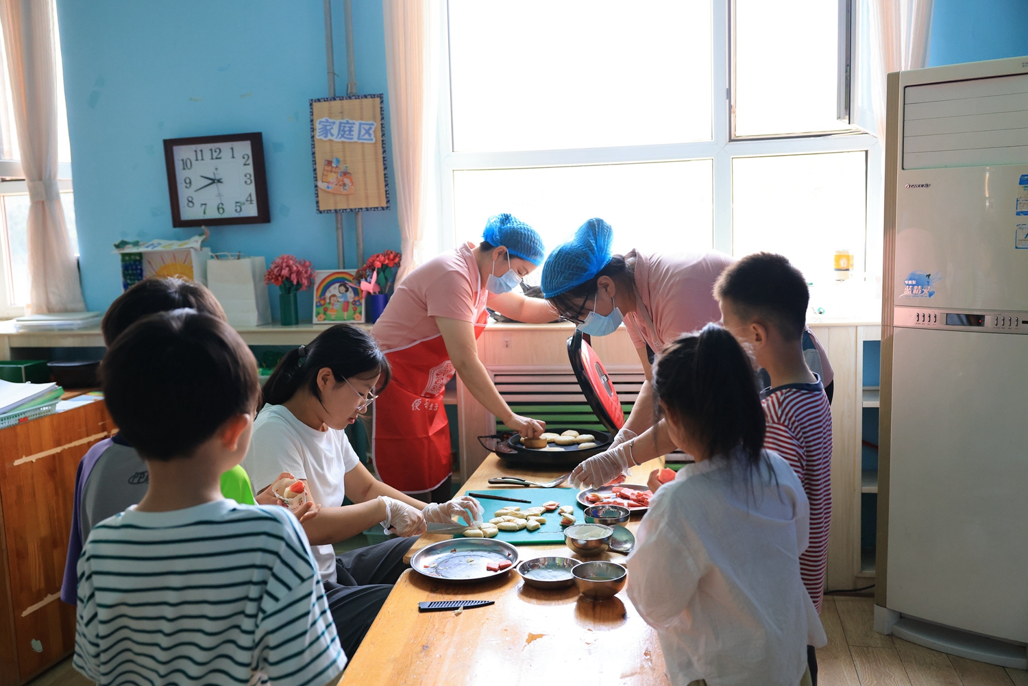 保定市满城区：多彩活动庆“六一”儿童节_fororder_经典美食制作中 摄影 郝磊晶