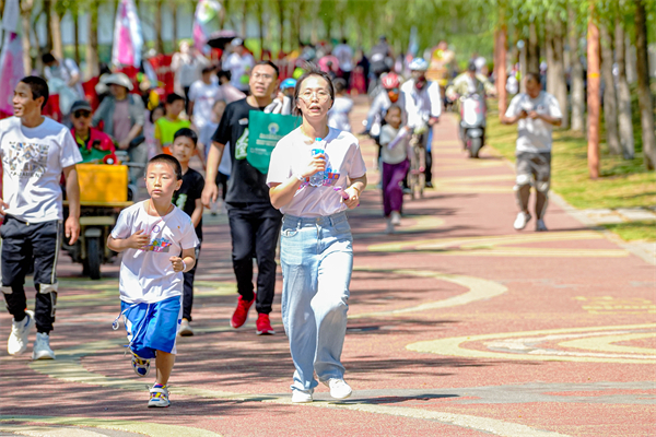 沈阳市沈北新区第三届吾悦杯蒲河亲子跑举行_fororder_当天活动现场2