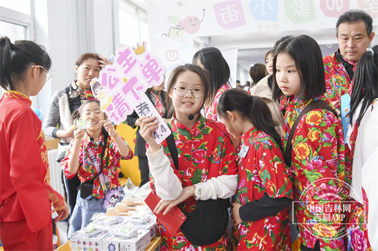 慕了！慕了！“擎天柱”“大黄蜂”都来了！ 东师附小的“六一”遇“校节”玩嗨了