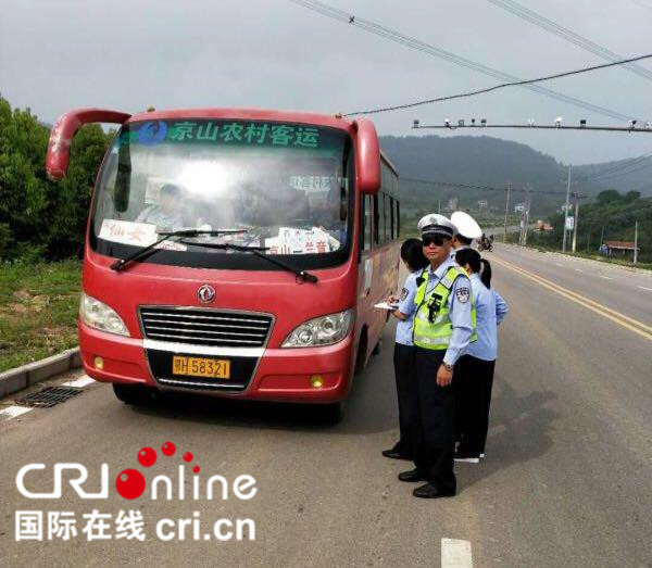 湖北民警刘贵斌为保护群众不幸殉职