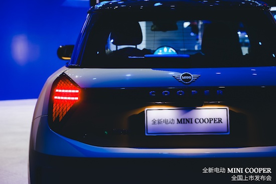 经典卡丁车驾趣 发扬赛道基因 全新电动MINI Cooper上市_fororder_image004