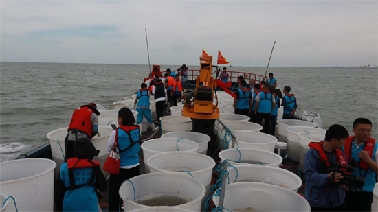 连云港：一湖清水向大海 增殖放流不停息_fororder_14