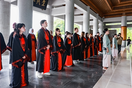 国际儒学联合会2024汉学青年学者研习营开营_fororder_微信图片_20240709114912