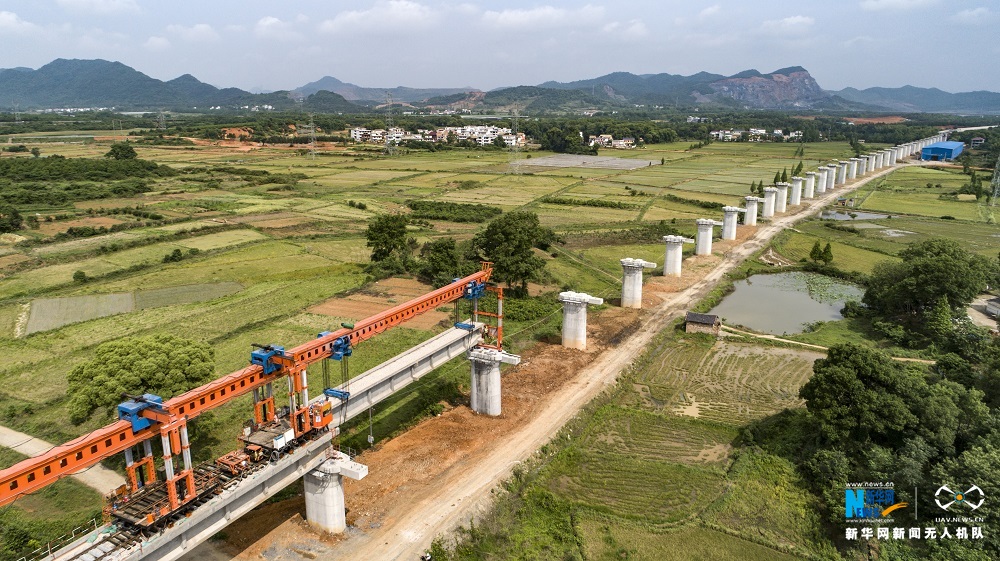 航拍国内最长运煤专线蒙华铁路 五一假期建设忙