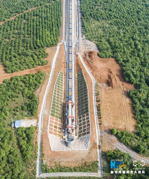 航拍国内最长运煤专线蒙华铁路 五一假期建设忙