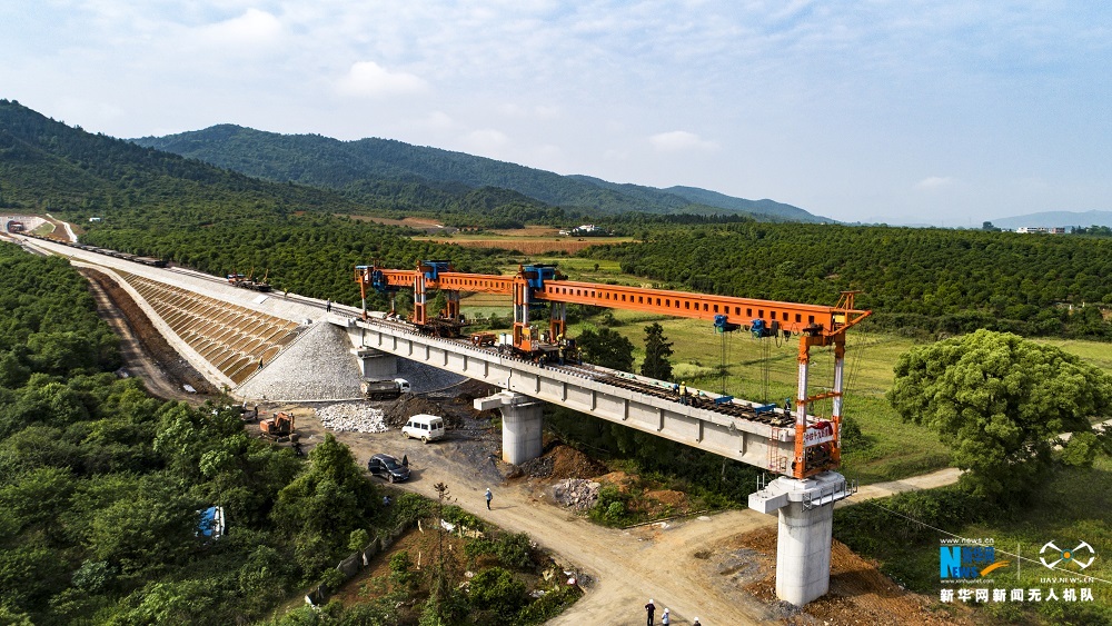 航拍国内最长运煤专线蒙华铁路 五一假期建设忙