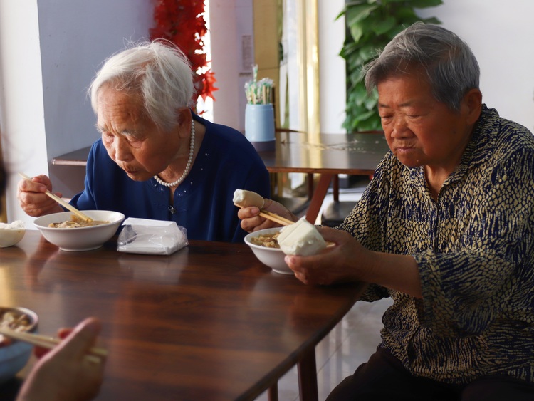 保定博野：社区食堂让老人享受幸福“食”光_fororder_5