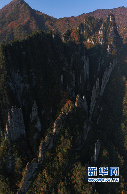 航拍神农架神秘的“三十六把刀” 山峰薄如刀片