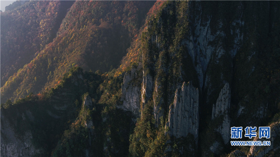 航拍神农架神秘的“三十六把刀” 山峰薄如刀片