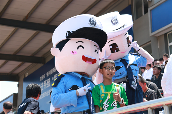 警民零距离 沈阳市公安局举办警营开放活动_fororder_公安警营10