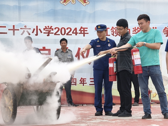 铜仁市碧江区“安全生产月”主题宣传活动氛围浓_fororder_图为灭火演练